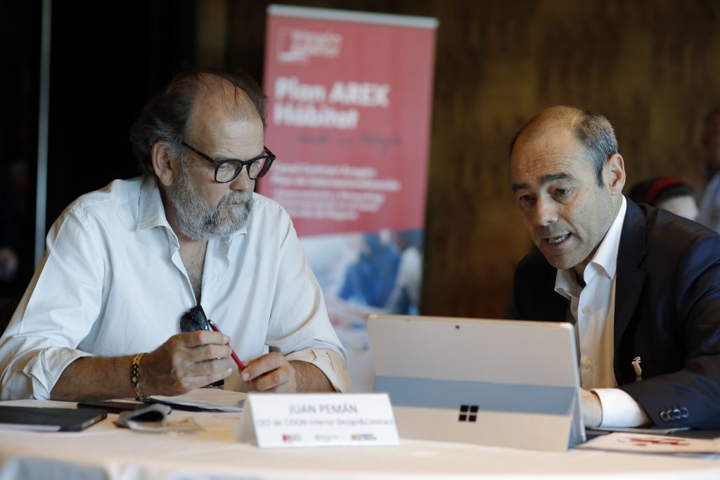 Reuniones de trabajo en el I Encuentro Internacional Contract Aragón